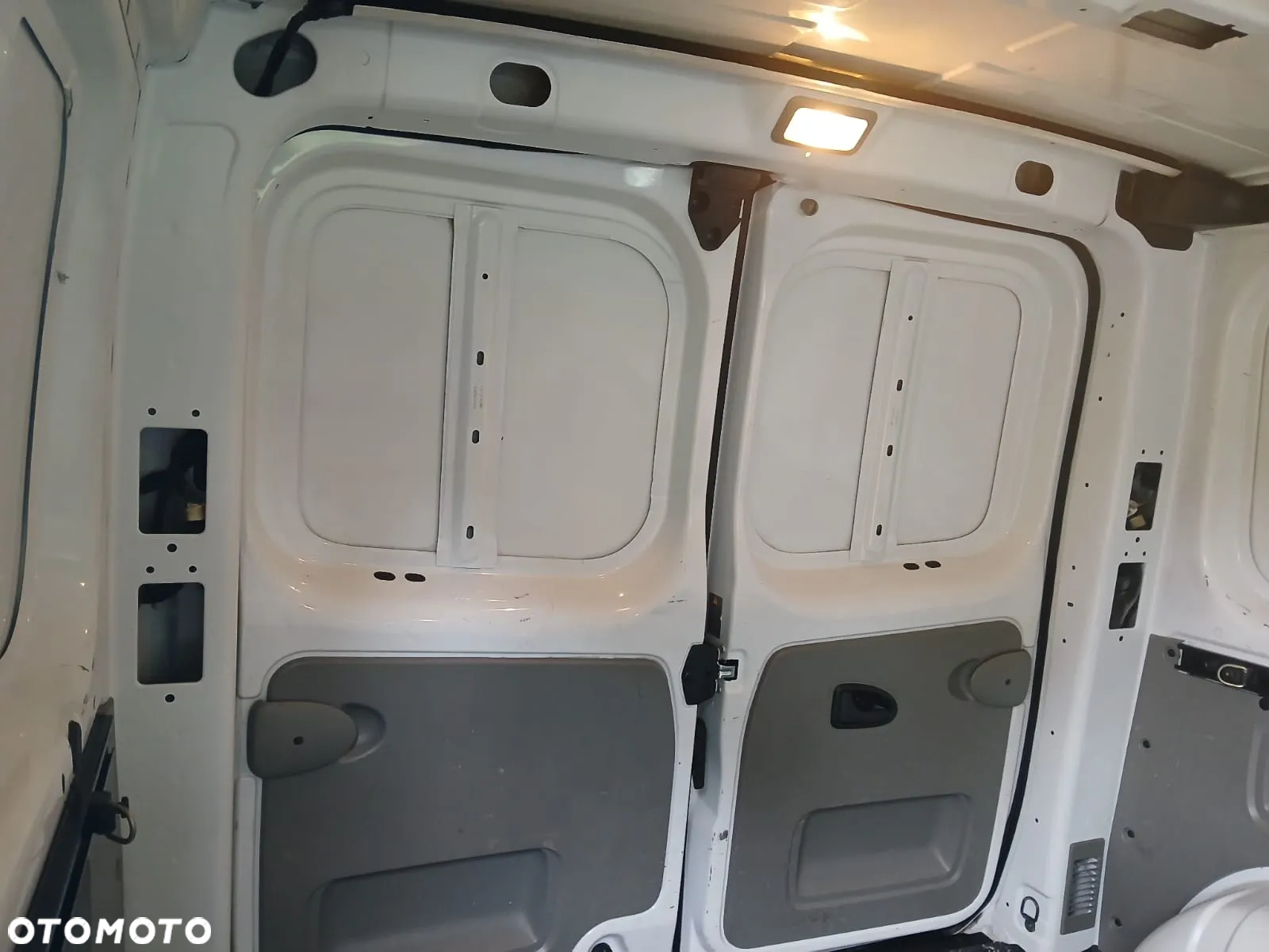 Renault TRAFIC - 22