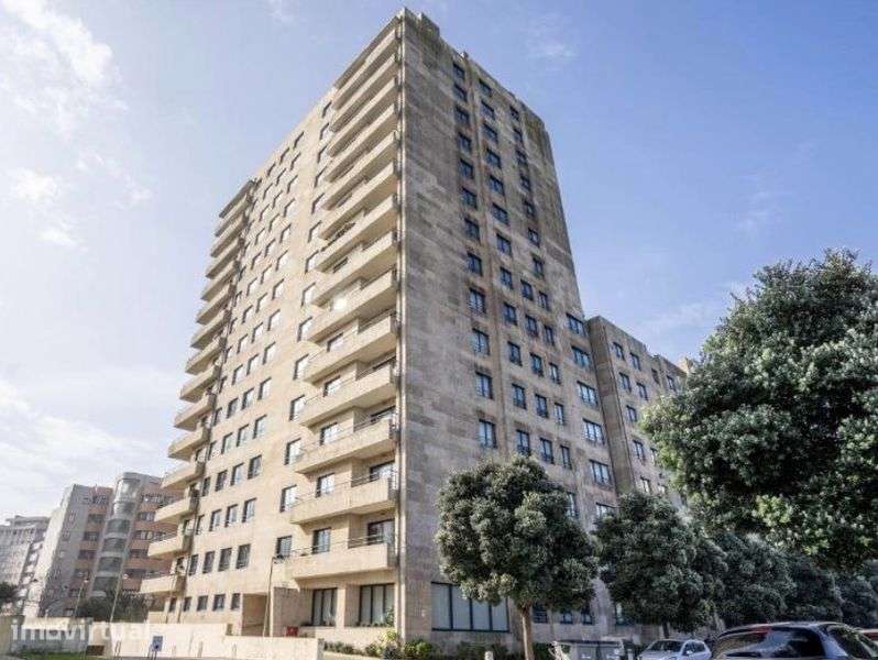Lugar de Garagem c/ Segurança 24H Edifício Forte de São Pedro