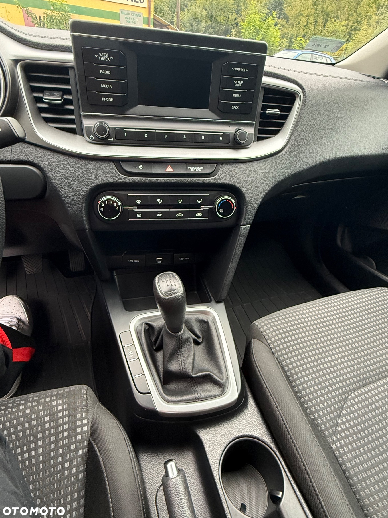 Kia Ceed - 8