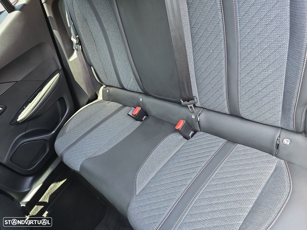 Peugeot 2008 1.2 Hybrid Allure e-DCS6 - 13