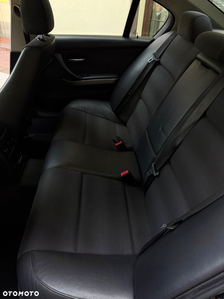 BMW Seria 3 320d DPF - 13