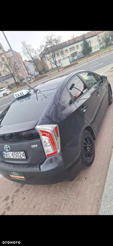 Toyota Prius - 4