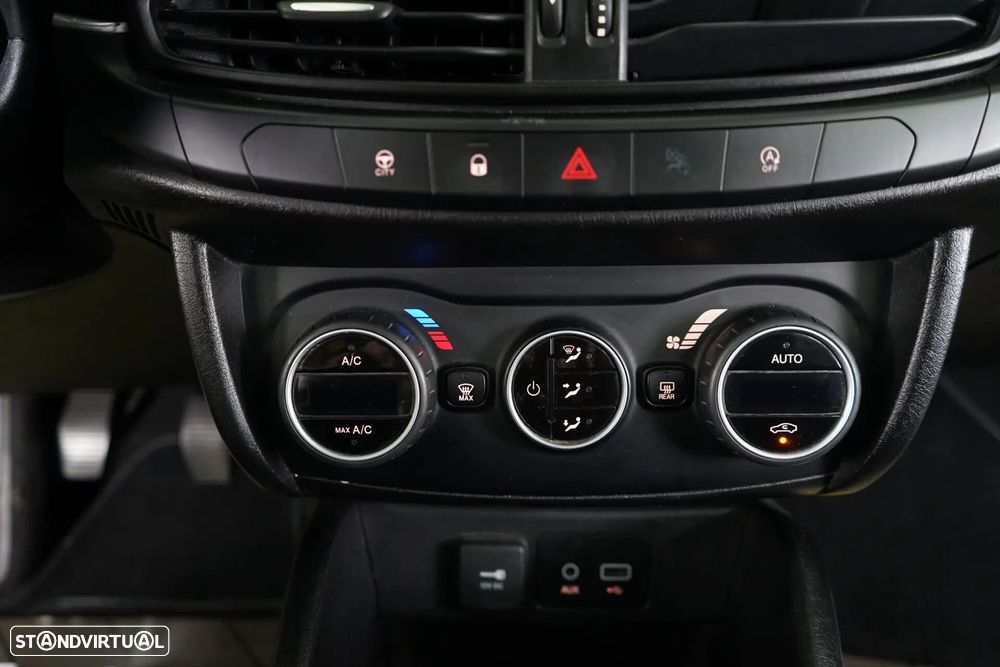 Fiat Tipo Station Wagon 1.6 M-Jet Lounge Tech - 31