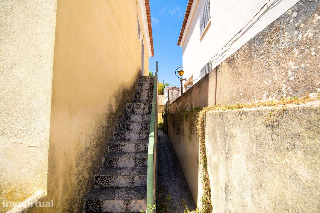 MORADIA PARA OBRAS TOTAIS EM CARNIDE - Grande imagem: 3/28