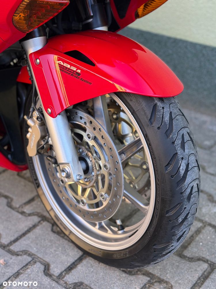 Honda VFR - 3