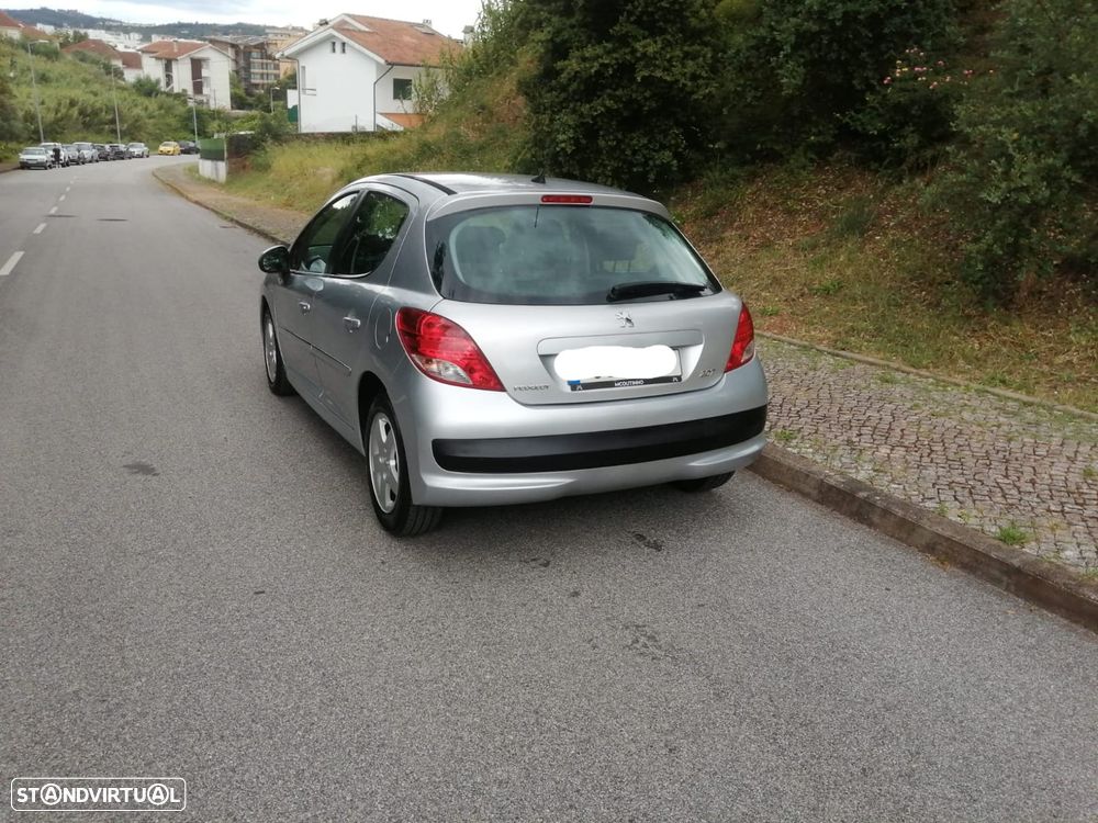Peugeot 207 1.4 HDi Premium - 4