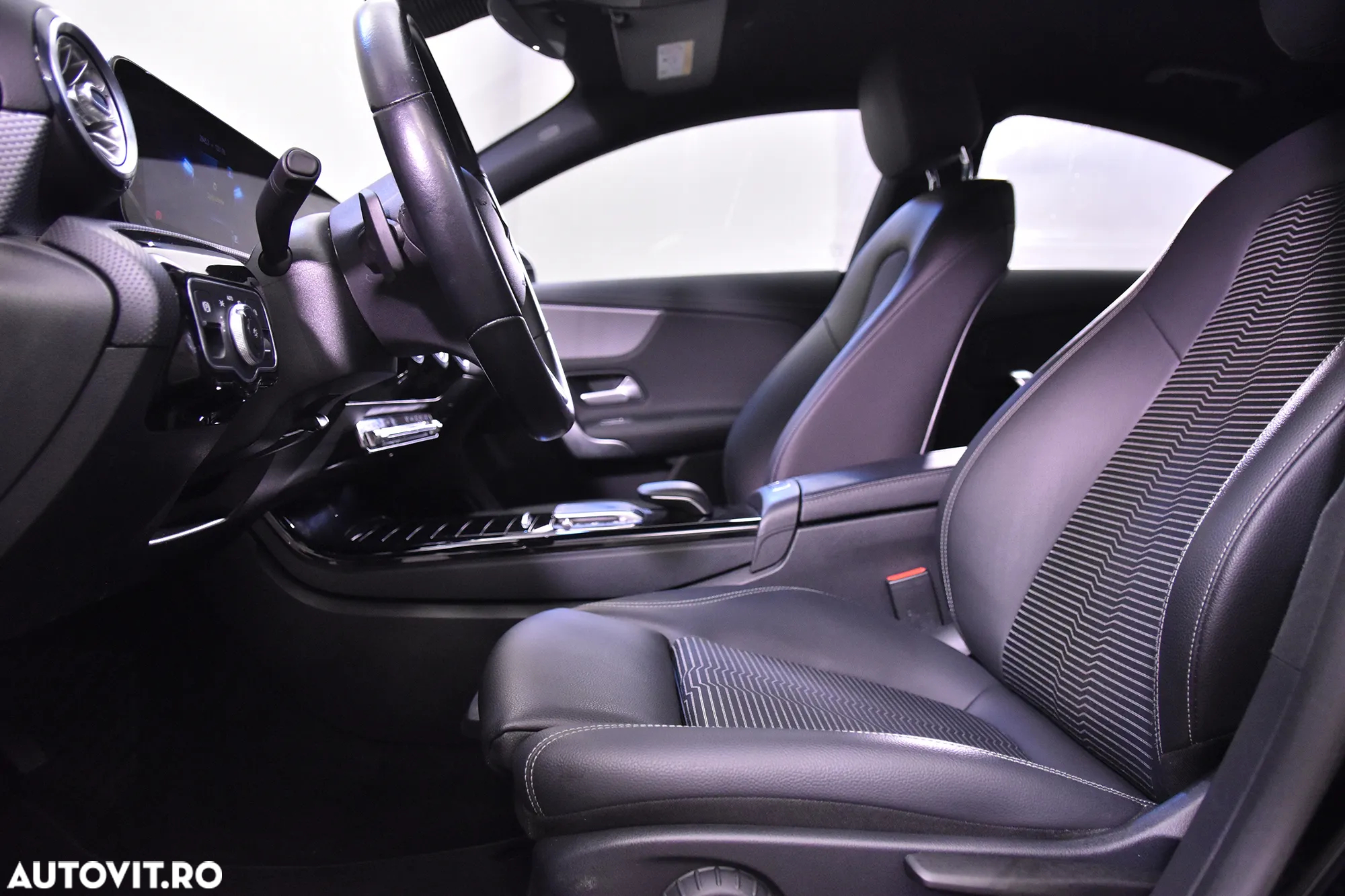 Mercedes-Benz CLA 180 7G-DCT - 24