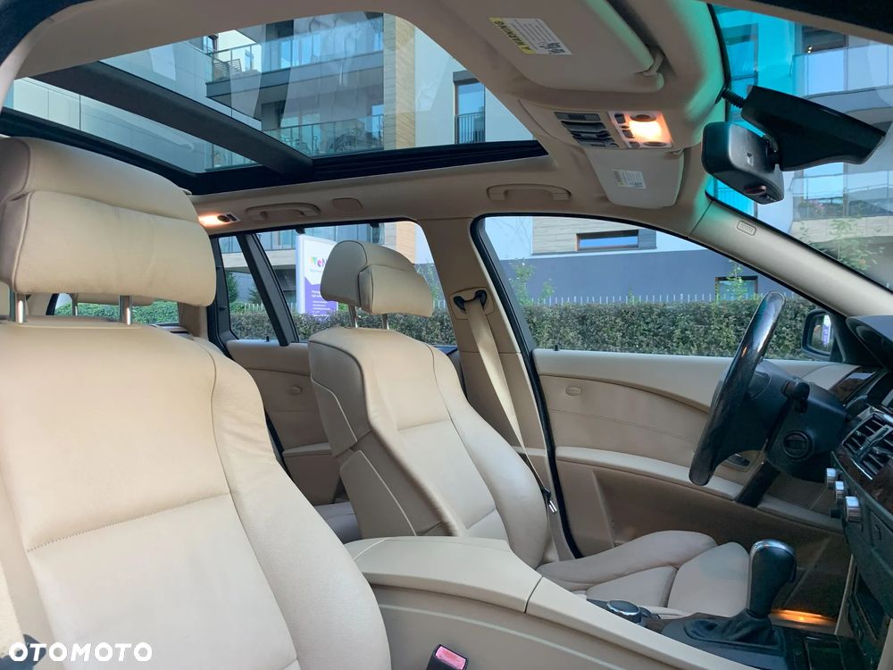 BMW Seria 5 530xi Touring - 23