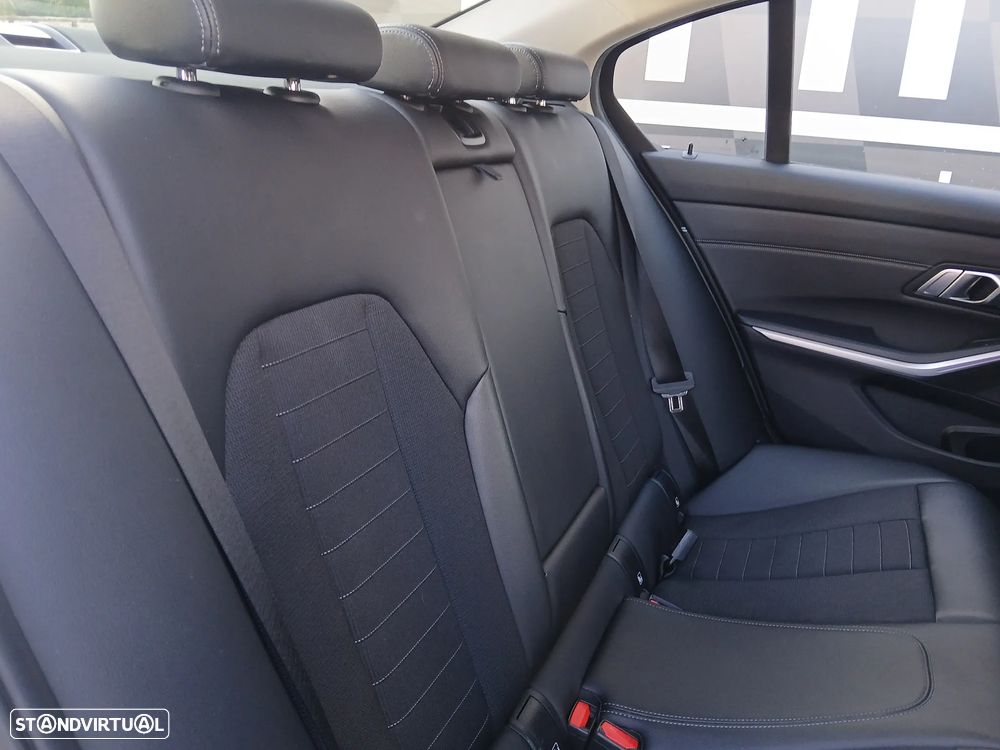 BMW 318 d Line Sport Auto - 31