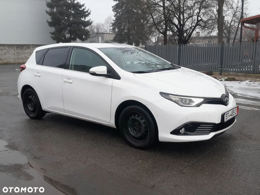 Toyota Auris 1.6 Premium Comfort - 2