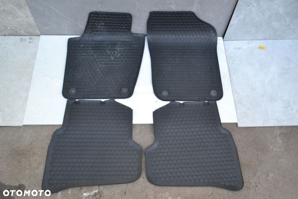 VW POLO 6R 6C DYWANIKI GUMOWE PRZÓD TYŁ KPL ORYGINAŁ 6R1061501 6R0061511 - 1