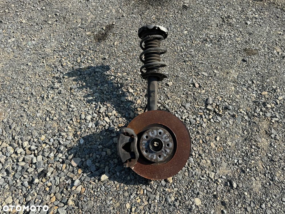 ZWROTNICA AMORTYZATOR LEWY MCPERSON BMW F45 F46