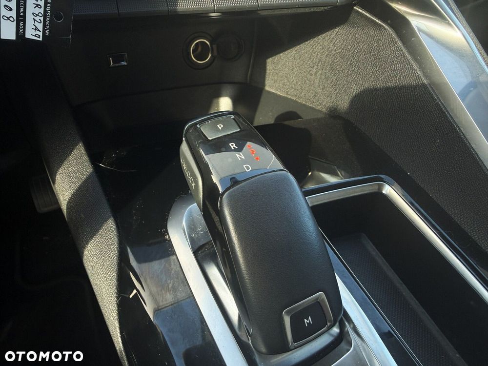 Peugeot 3008 1.2 PureTech Allure S&S EAT8 - 22
