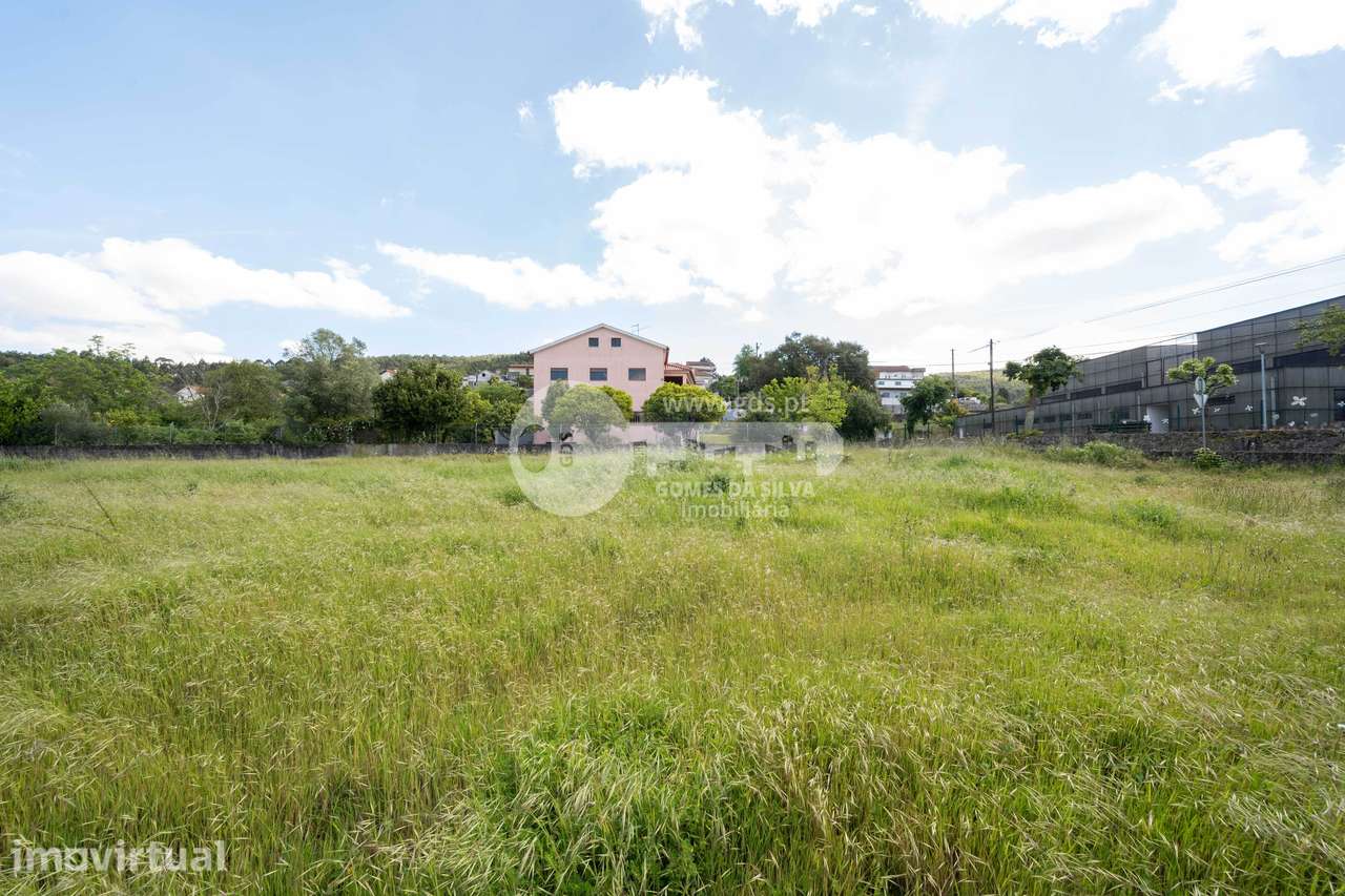 Terreno p/ construção com 115m de frente de estrada em Esporões - Grande imagem: 5/16