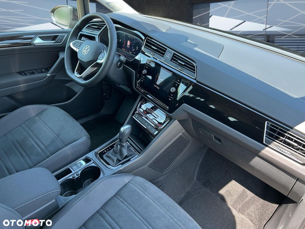 Volkswagen Touran - 25