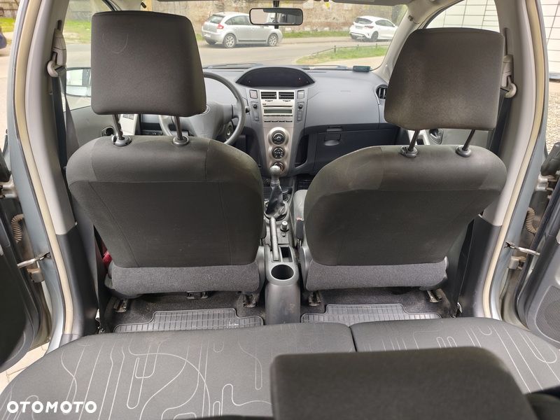 Toyota Yaris 1.0 Terra - 13