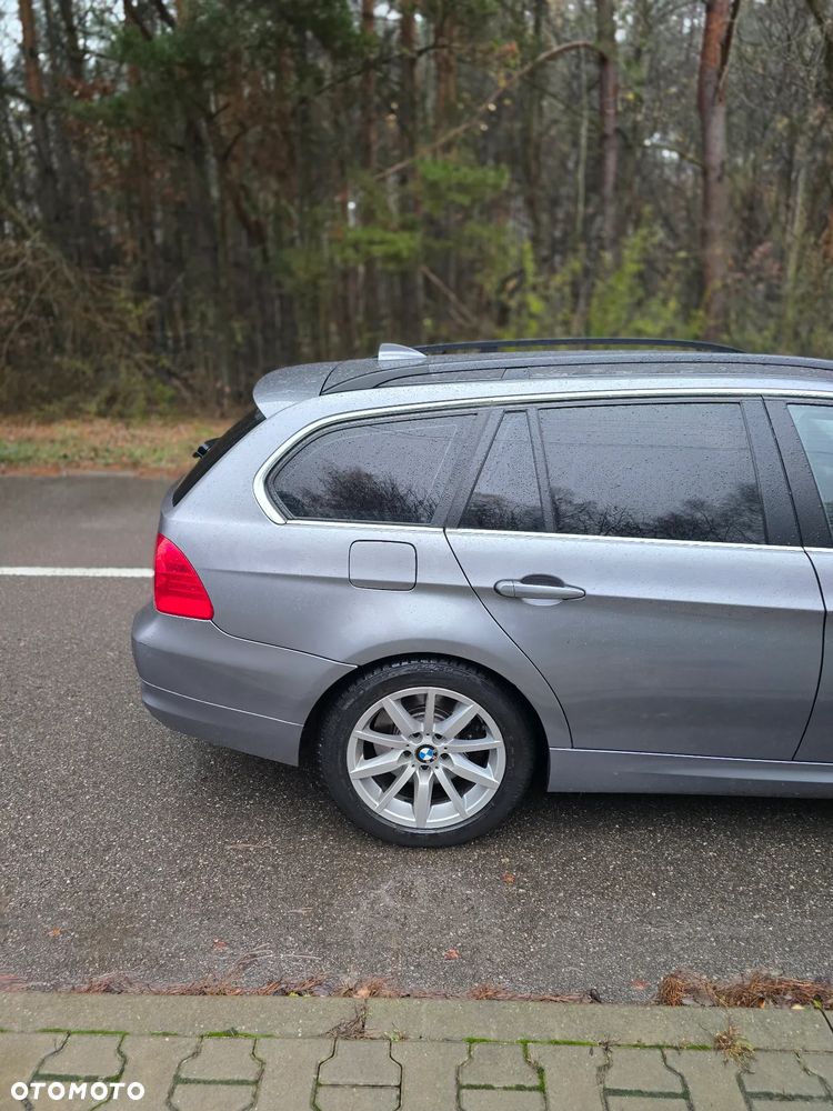 BMW Seria 3 330i xDrive Edition Sport - 13