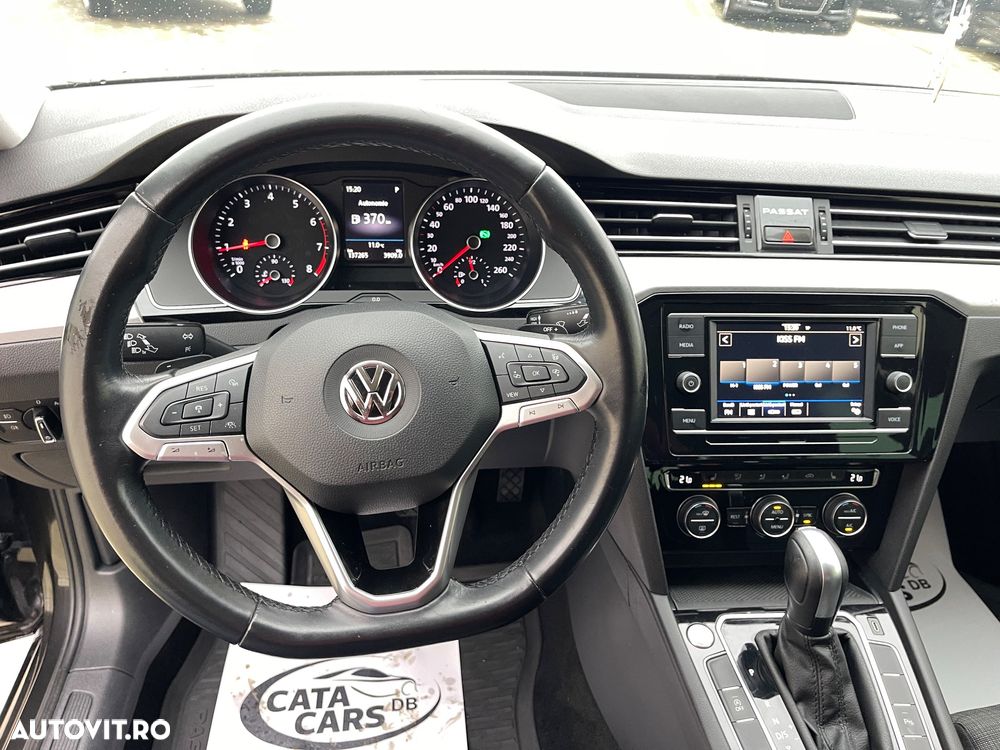 Volkswagen Passat - 36