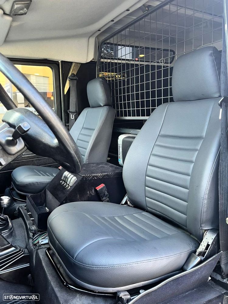 Land Rover Defender - 48