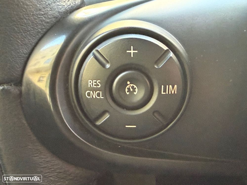 MINI 3 Portas One - 33