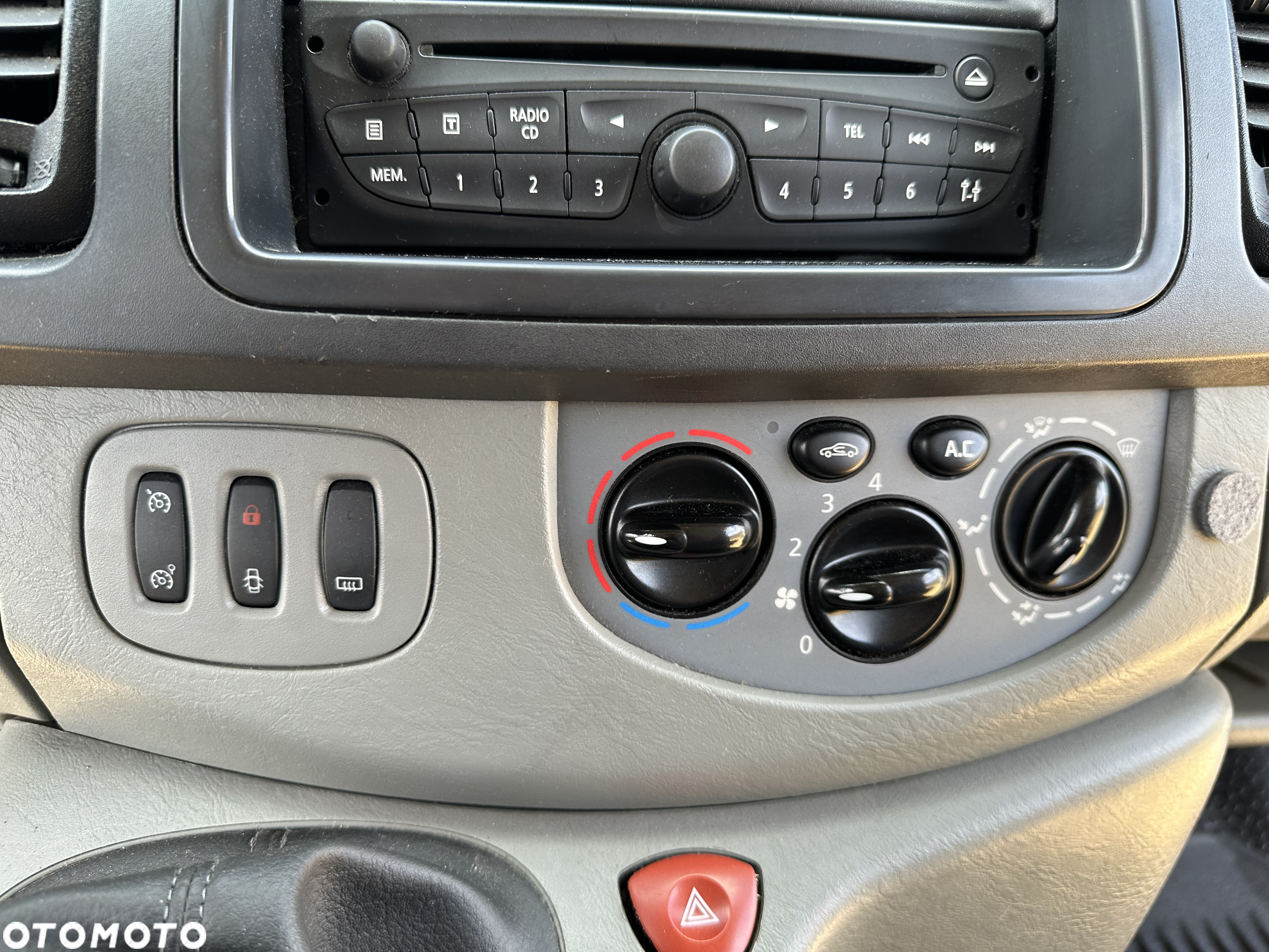 Renault Trafic - 23