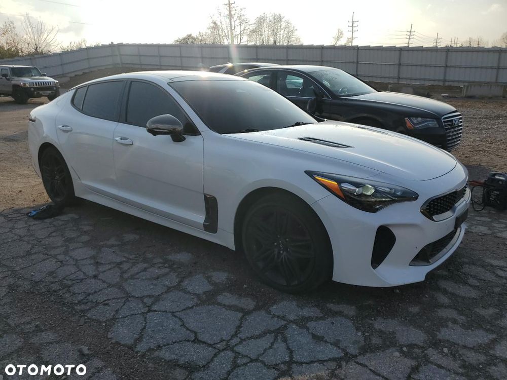 Kia Stinger - 1
