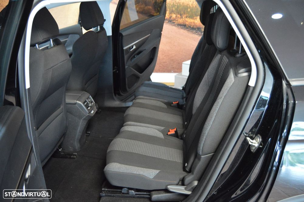 Peugeot 5008 1.2 PureTech Allure EAT6 - 26