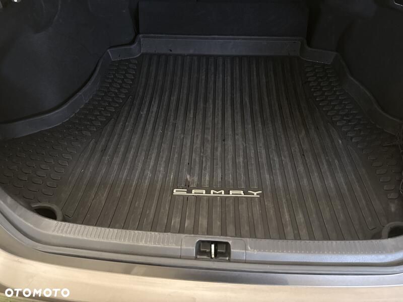 Toyota Camry 2.5 Hybrid Executive CVT - 22