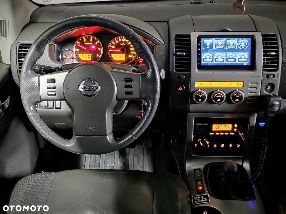 Nissan Pathfinder - 25