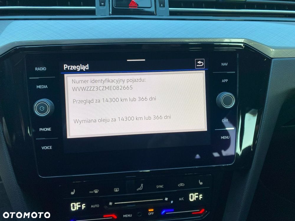 Volkswagen Passat - 25