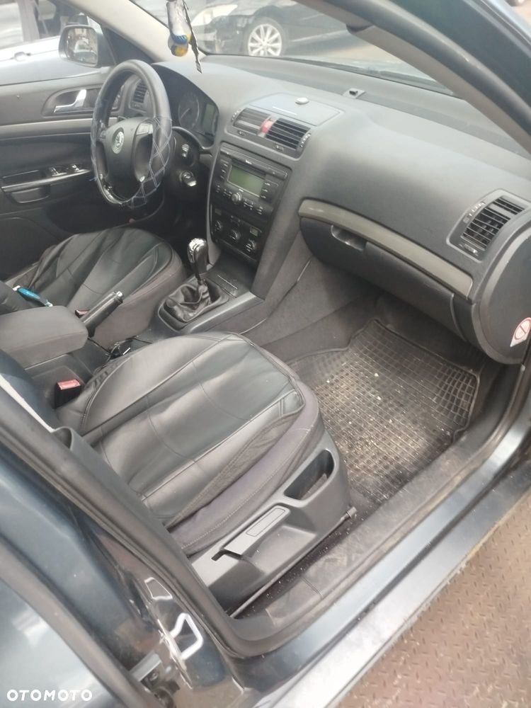Skoda Octavia 2 na części - 4