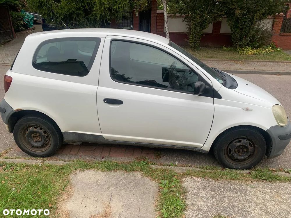 Toyota Yaris 1.0 Base - 1