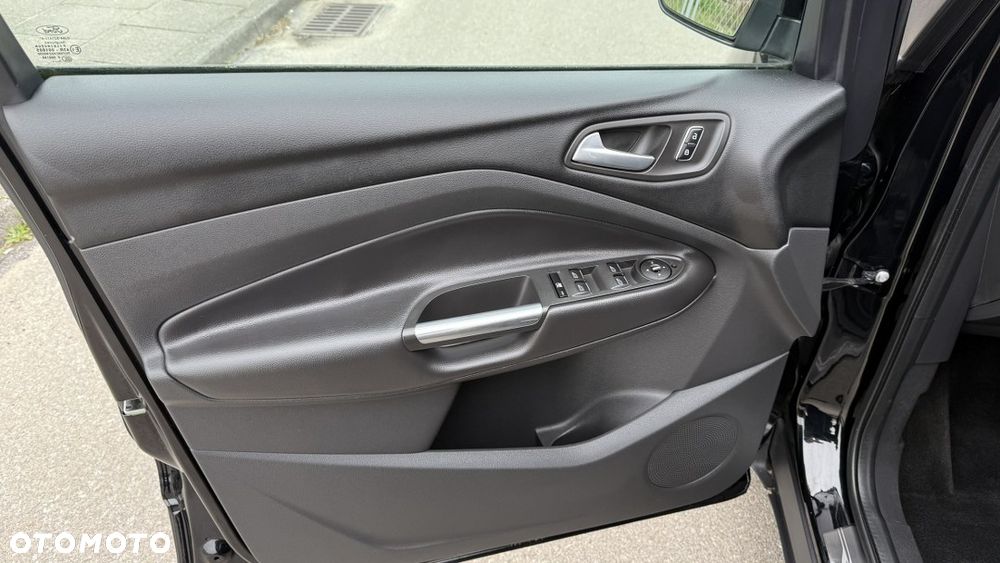 Ford Kuga 2.0 TDCi 2x4 Titanium - 18