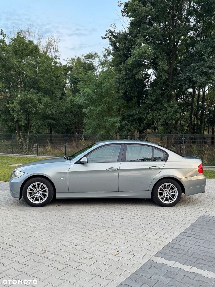 BMW Seria 3 318i - 4