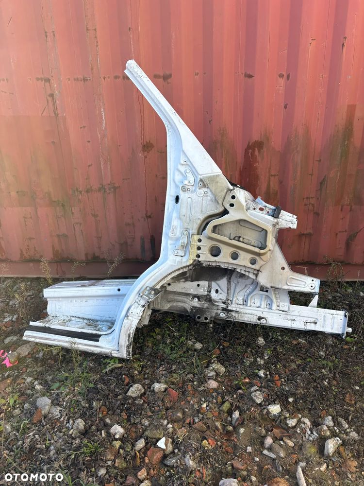 Mercedes Sprinter 910 Ćwiartka przednia cięta- prawa lub lewa