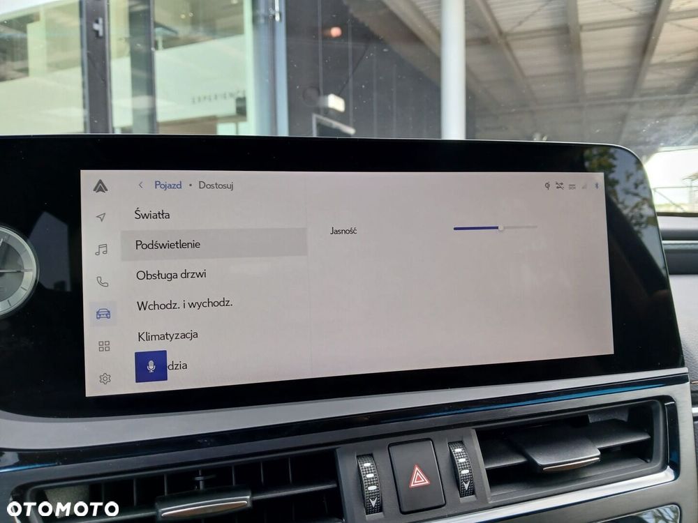 Lexus ES 300h Business Edition - 28