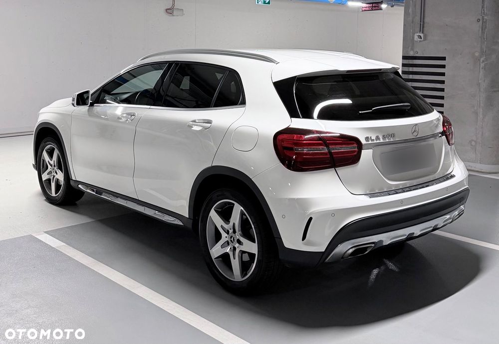 Mercedes-Benz GLA 200 7G-DCT AMG Line - 6
