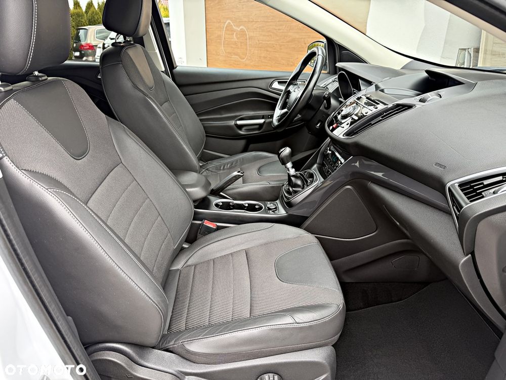 Ford Kuga 2.0 TDCi 2x4 Titanium - 29