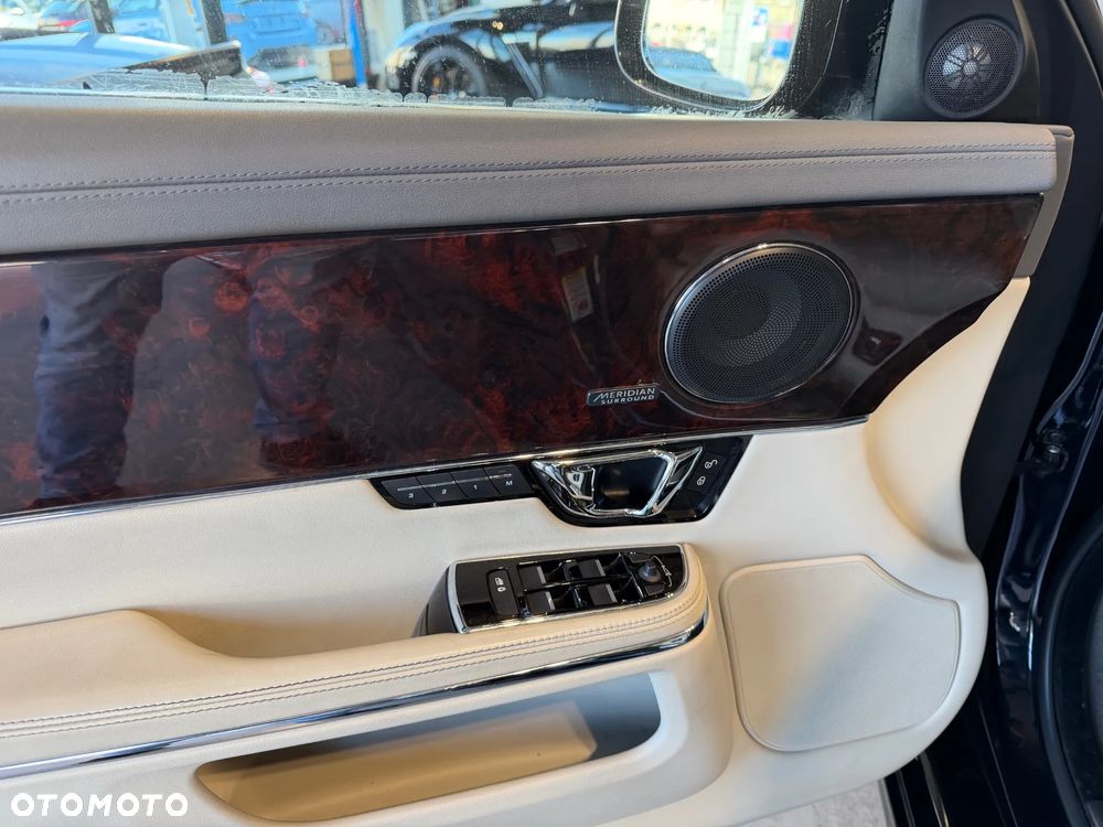 Jaguar XJ 3.0 V6 Kompressor AWD R-Sport - 11