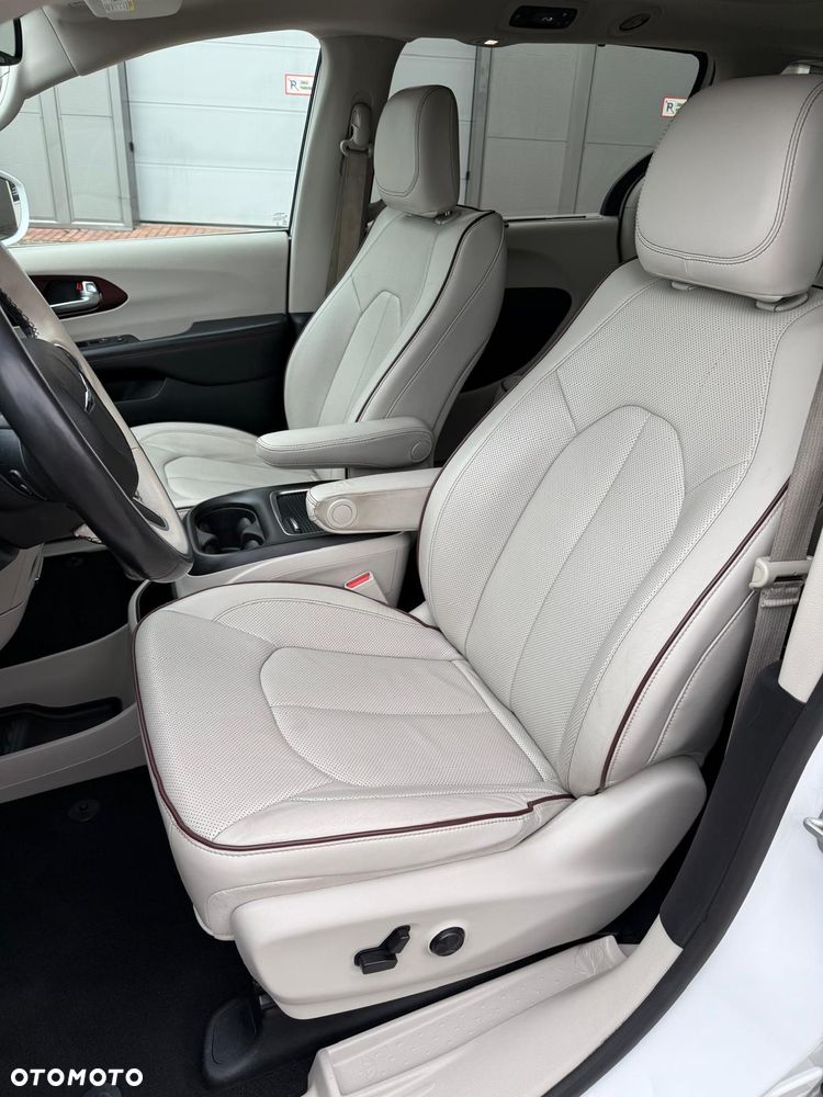 Chrysler Pacifica - 19