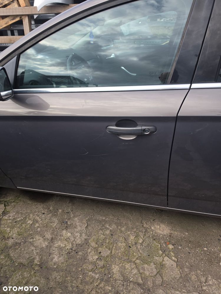 Drzwi  lewy  przód  ford  Mondeo  mk4  lift  w  kolorze LA - 1