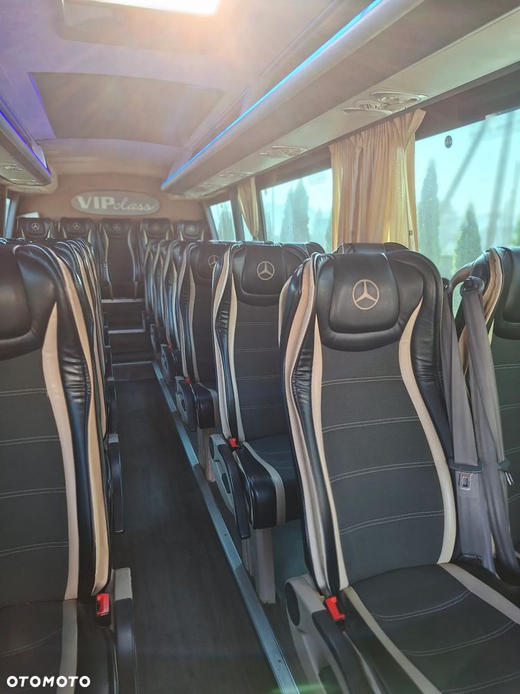 Mercedes-Benz 818 - 19