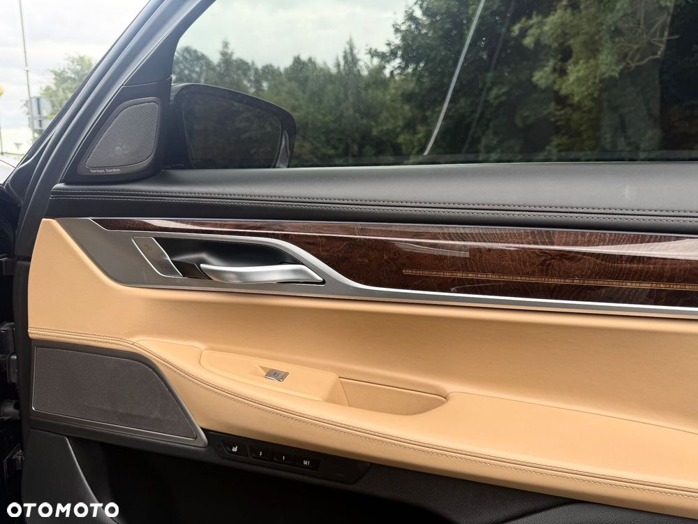 BMW Seria 7 750i xDrive sport - 15