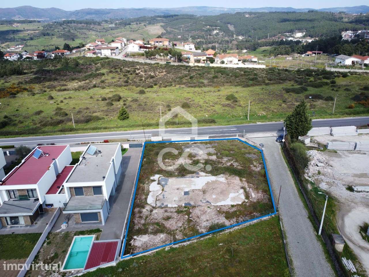 Terreno para construção com duas frentes , com área de 1320 m2 - Grande imagem: 3/20