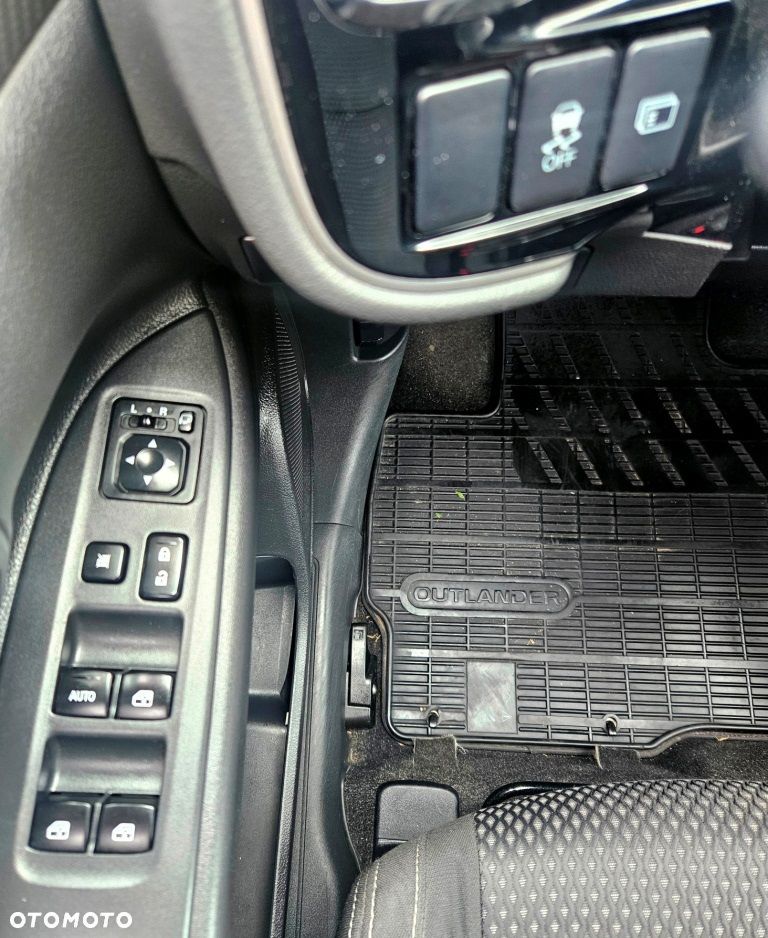 Mitsubishi Outlander 2.0 4WD Invite - 15