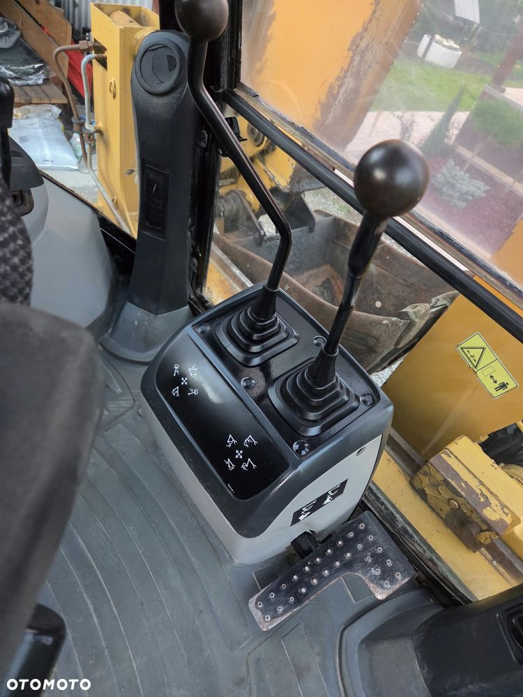 Caterpillar CAT 428E - 29