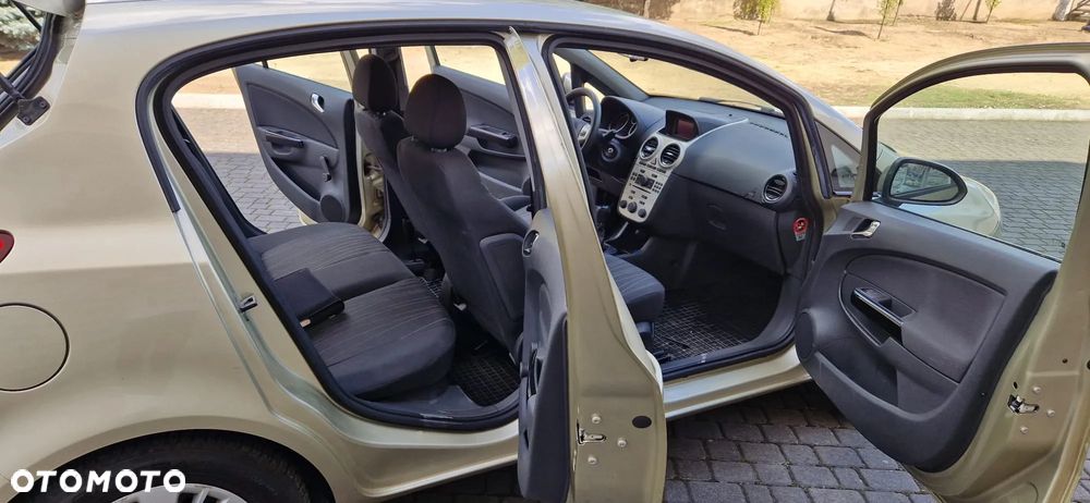 Opel Corsa 1.2 16V Cosmo - 27
