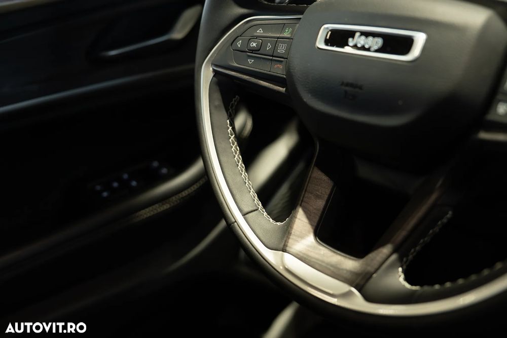 Jeep Grand Cherokee - 25