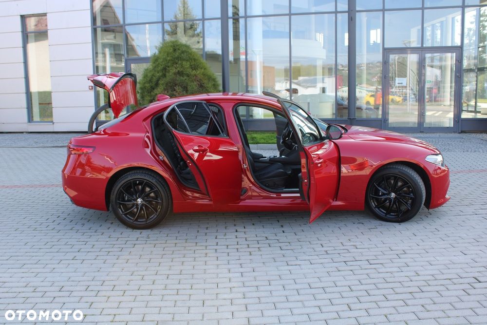 Alfa Romeo Giulia 2.0 Turbo 16V AT8-Q4 Veloce Ti - 16