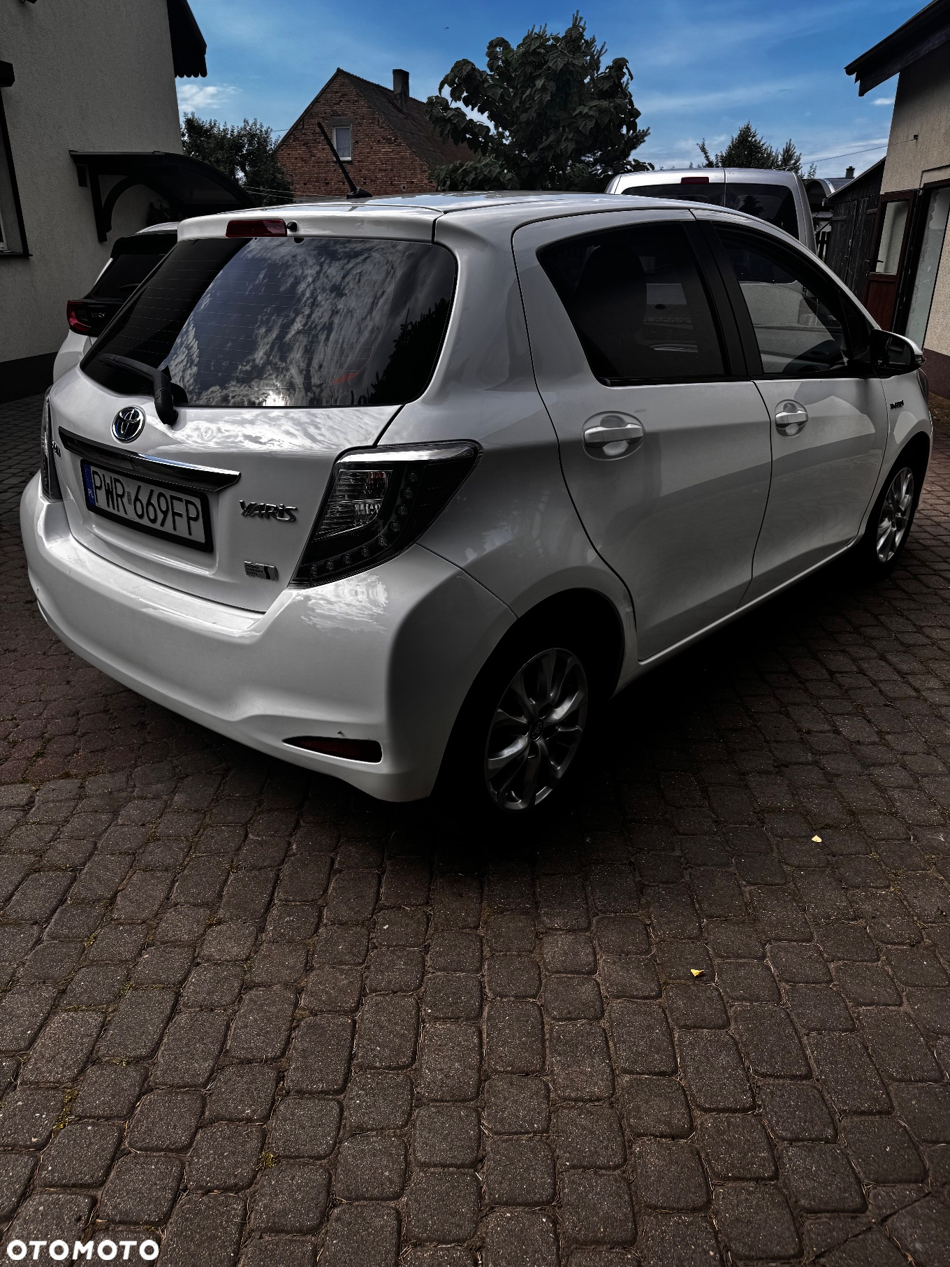 Toyota Yaris Hybrid 1.5 VVT-i - 6